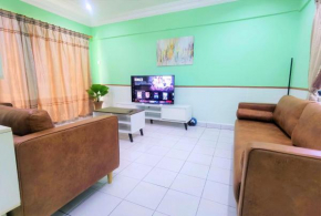 3 Rooms 2 parking 10pax PSR Comfy Sofa&Bed near MRT Eateries McD